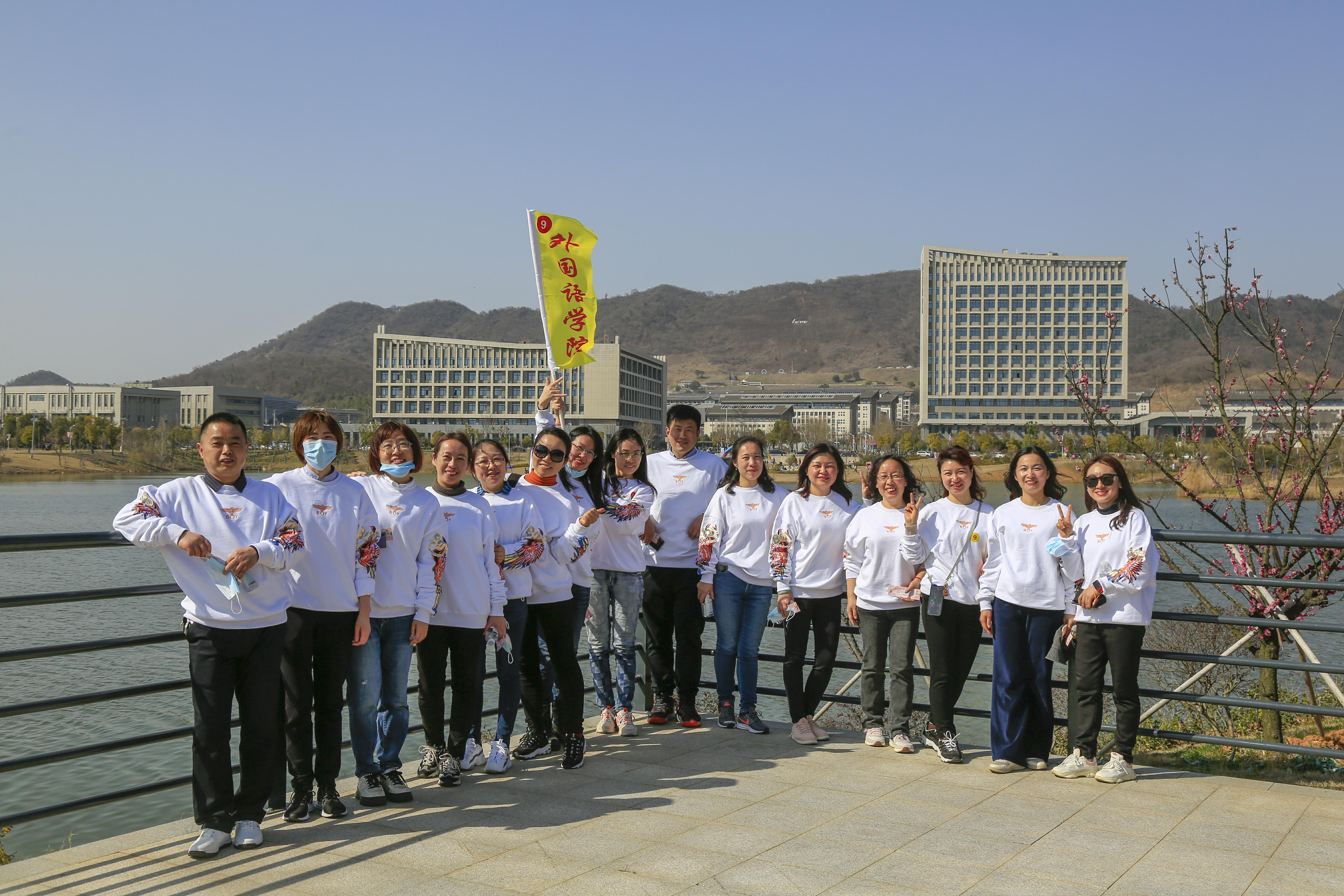 1646808378497231.jpg 朱以忻13.jpg