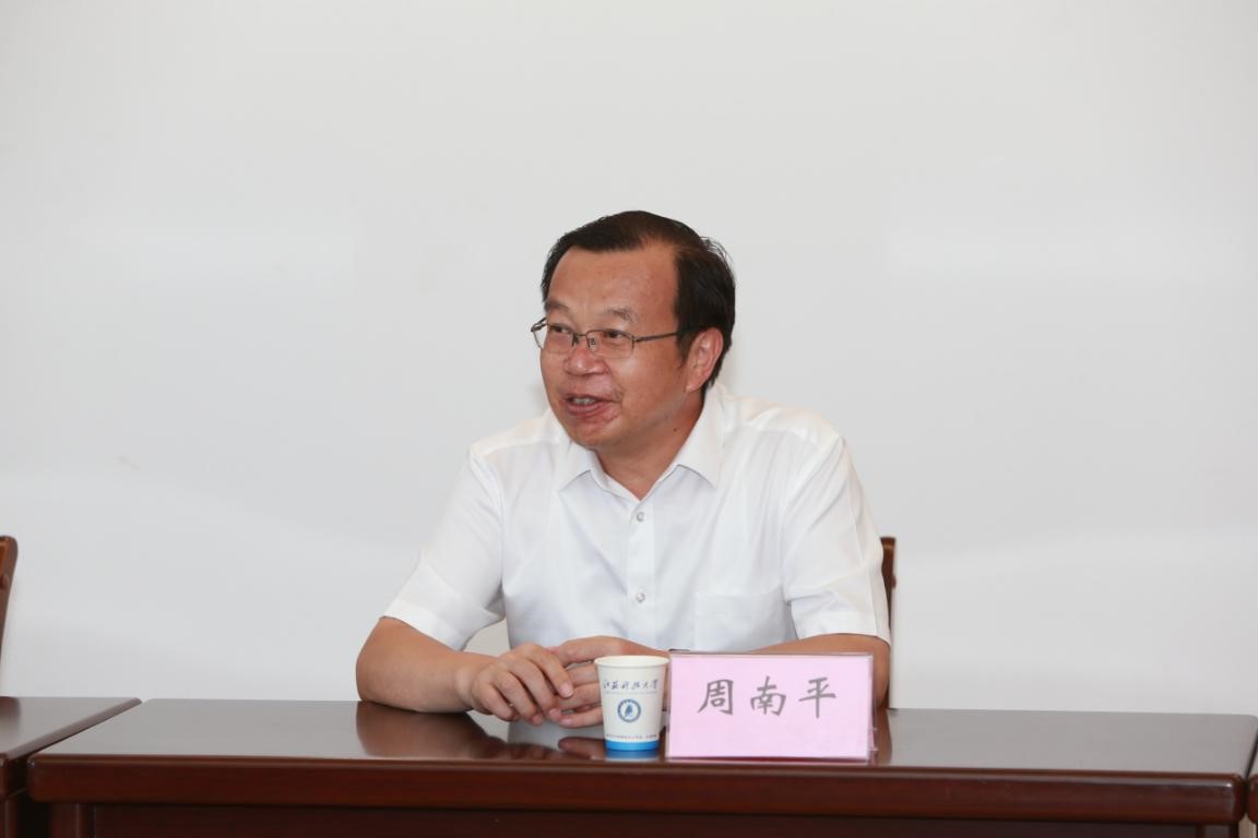 1632469188439512.jpg 计算机学院举行江科大格尔软件联合实验室揭牌仪式5.jpg