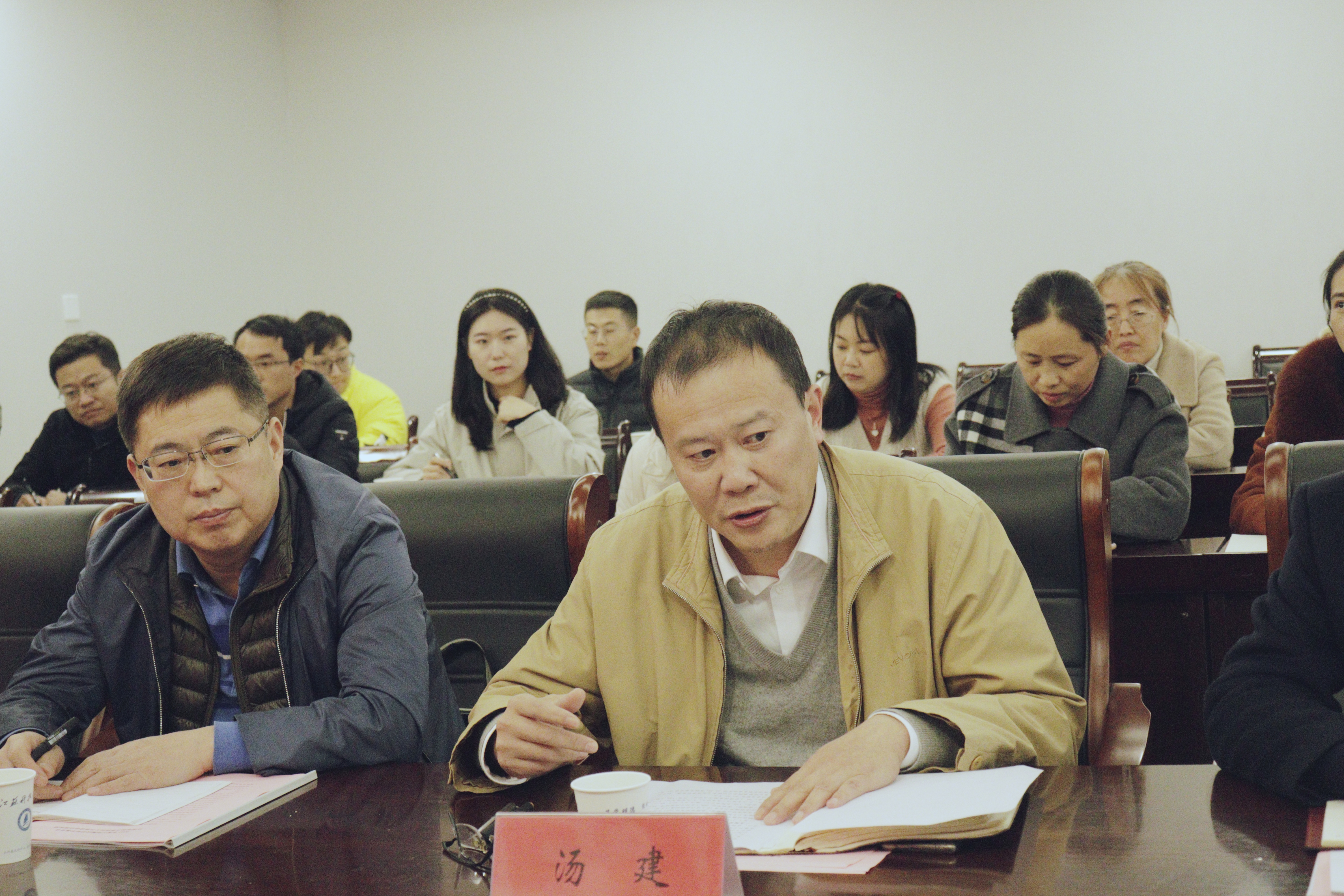 1639666086389836.jpg 汤校长照片.jpg